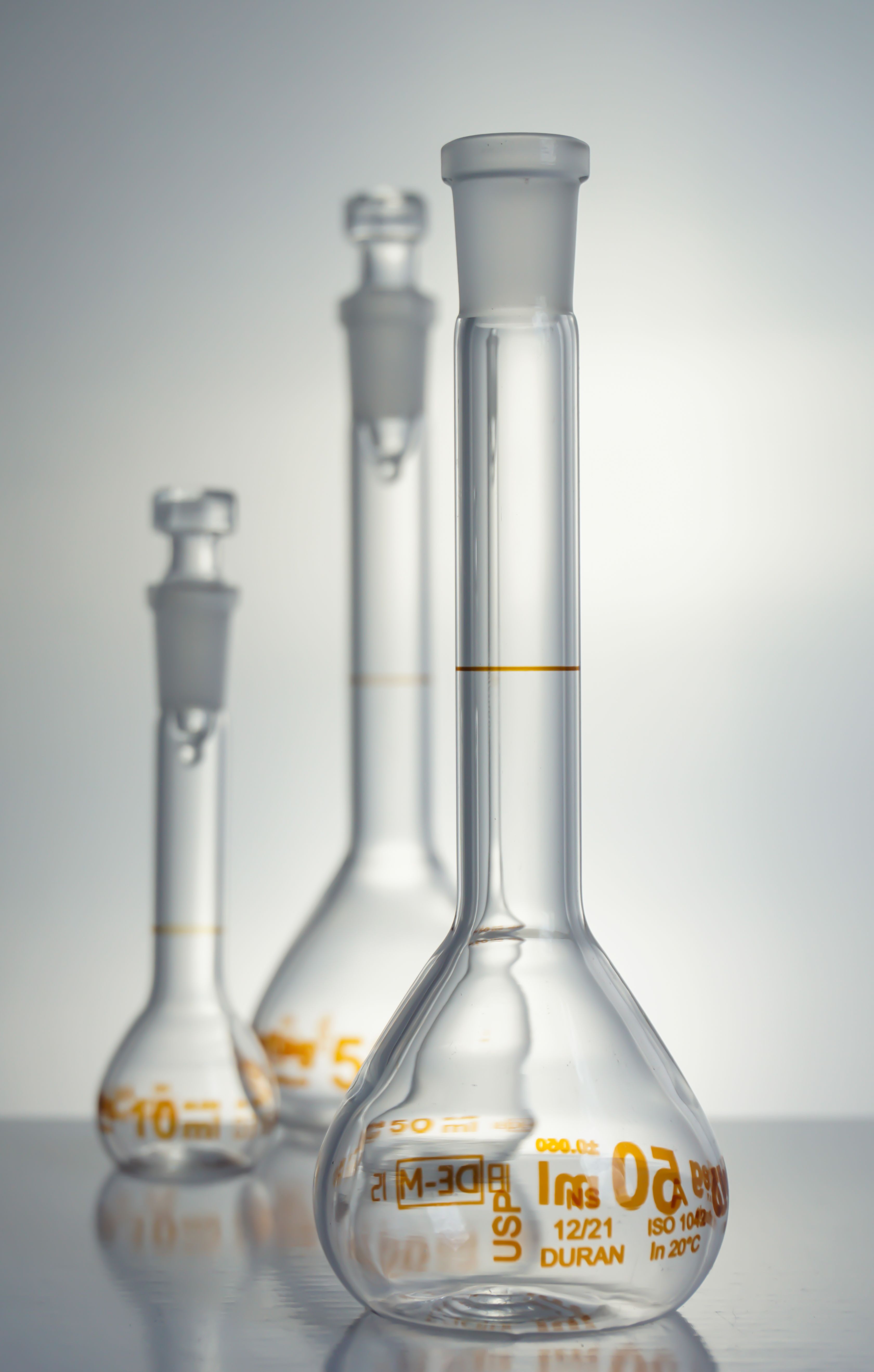 Volumetric flasks class A with ST brown graduated USP