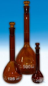 Volumetric flasks class A with ST amber stained white graduated USP