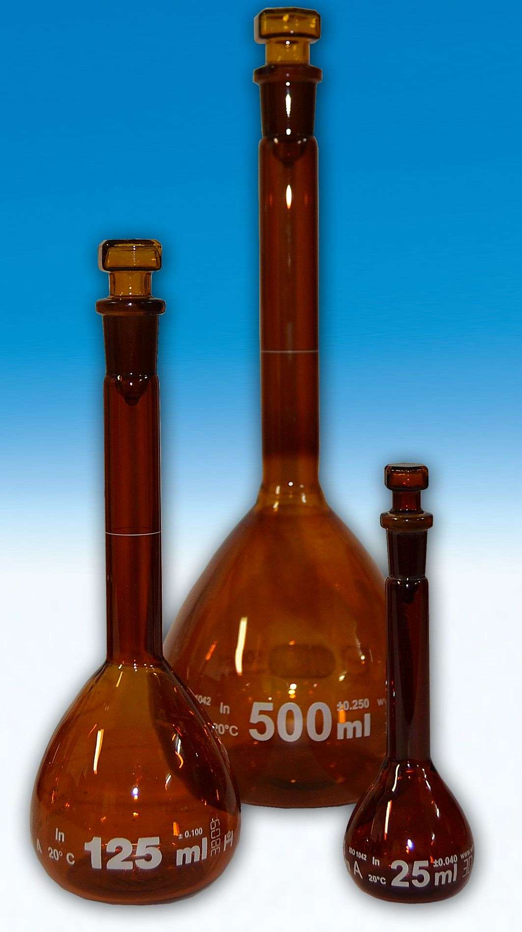 Pyrex™ Amber Borosilicate Glass Class A Volumetric Flask Capacity: 500mL  Pyrex™ Amber Borosilicate Glass Class A Volumetric Flask